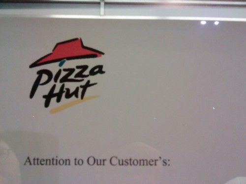 Pizza-hut-apostrophe-mistake.jpg